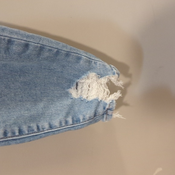AE brand new high wasted stretchy distressed jeggings size 8 - Picture 2 of 5